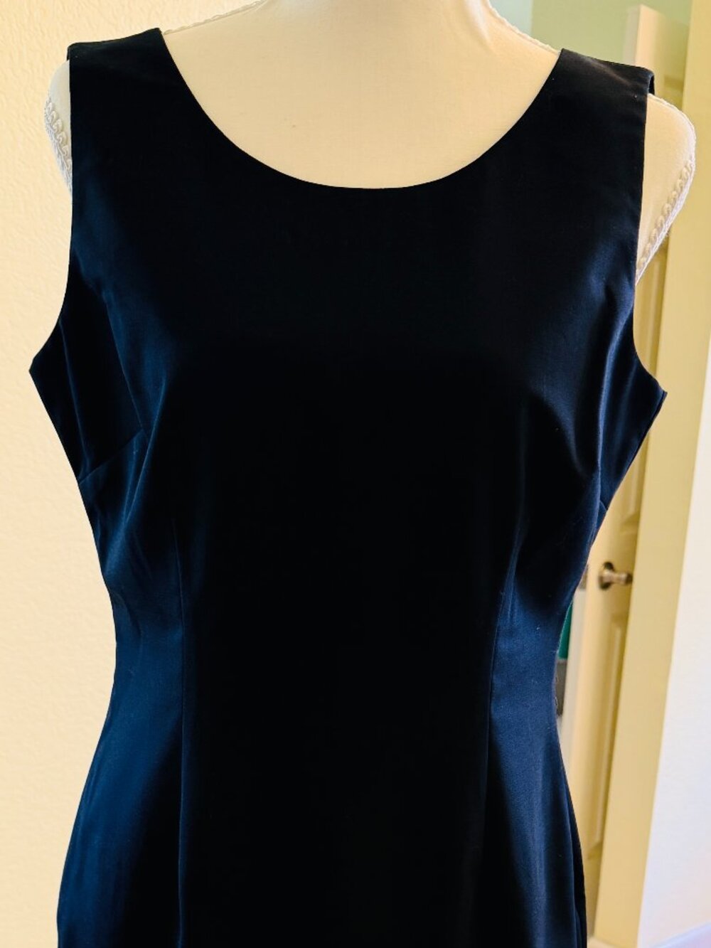 Beautiful Classic Anne Klein Black Sleeveless Sheath Dress- Very Elegant